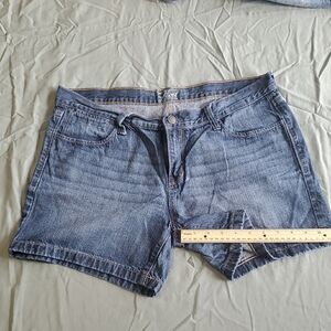 Old Navy "Flirt" Classic Blue Jean Shorts. A2